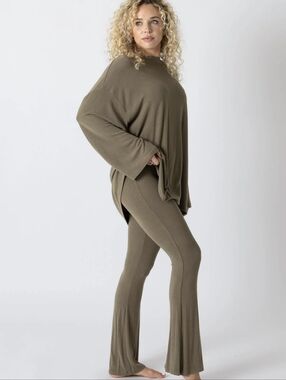 The Foxy Kind All Weekend Long Pant Set Long Sleeve Olive